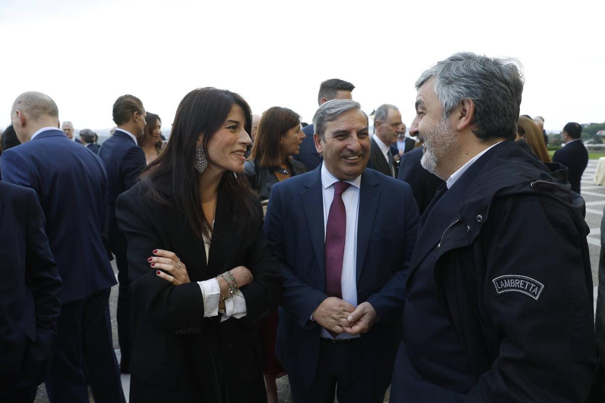 María Martínez Allegue, conselleira de Vivienda de Galicia, José Luis Sanz Merino, consejero de Movilidad de Castilla y León, y Alejandro Calvo, consejero de Movilidad y Medio Ambienta de Asturias.