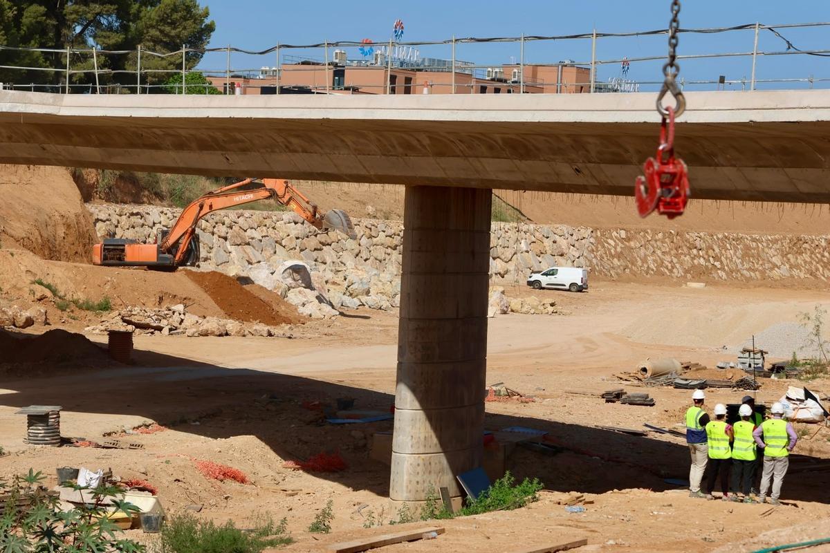 Las obras también continúan dentro del barranco del Poyo.