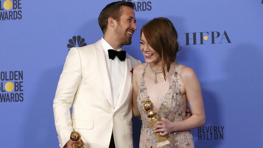 Ryan Gosling y Emma Stone durante los Globos de Oro.