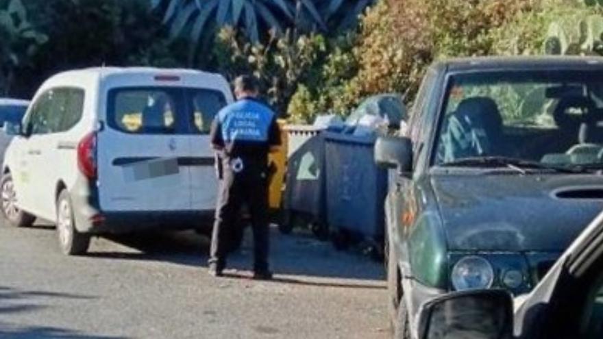 Tira a un contenedor de basura cinco cachorros sin vida en Telde