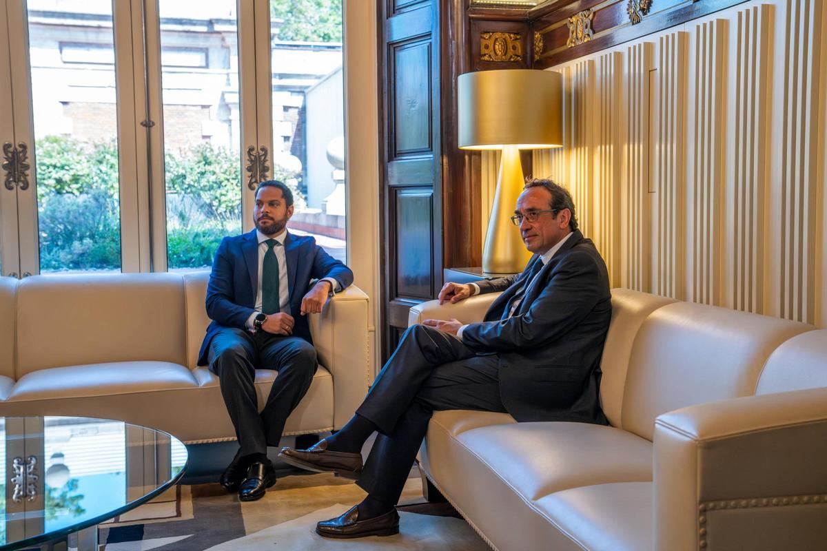 Josep Rull y el líder de VOX, Ignacio Garriga, durante la ronda de consultas