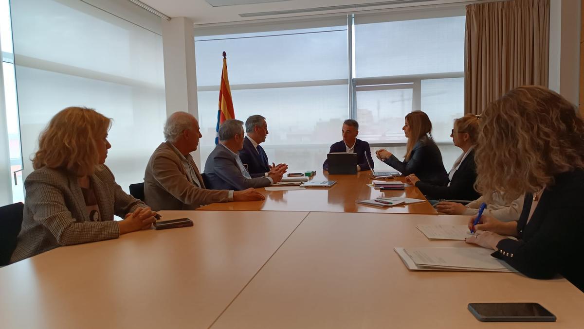 Imagen de la reunión mantenida este viernes entre Ayuntamiento de Badalona y Generalitat para tratar las medidas respecto al derrumbe del bloque de la calle Canigó