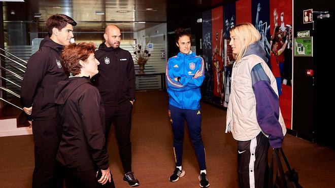 Alexia Putellas, Montse Tomé, Markel Zubizarreta, Gonzalo Rodríguez y Ana Álvarez en Las Rozas