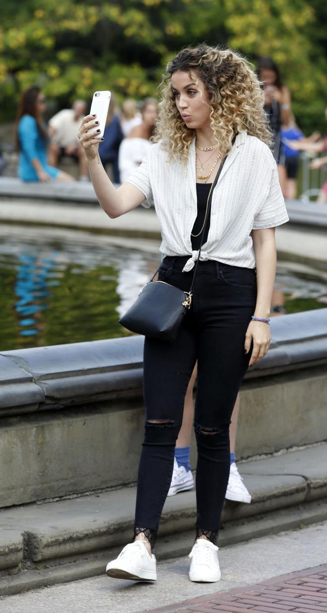 ANA DE ARMAS DURANTE EL RODAJE DE "3 SECONDS"