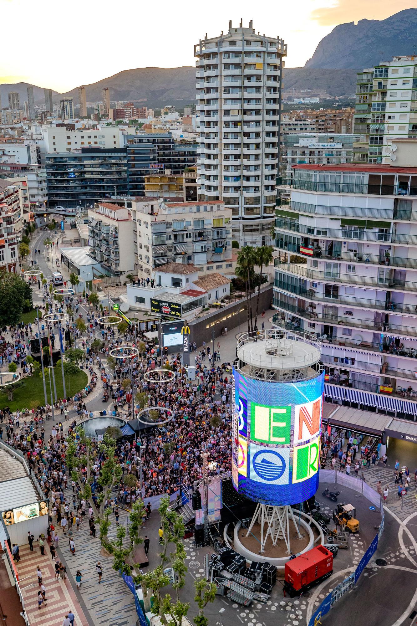 El "tecnohito" de Benidorm, icono de promoción turística La torre de 18 metros de altura se convierte en uno de los protagonistas de la celebración de Eurovisión y en uno de los enclaves turísticos