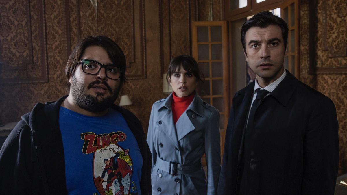 Brays Efe, Veronica Echegui y Javier Rey en &#039;Orígenes secretos&#039;.