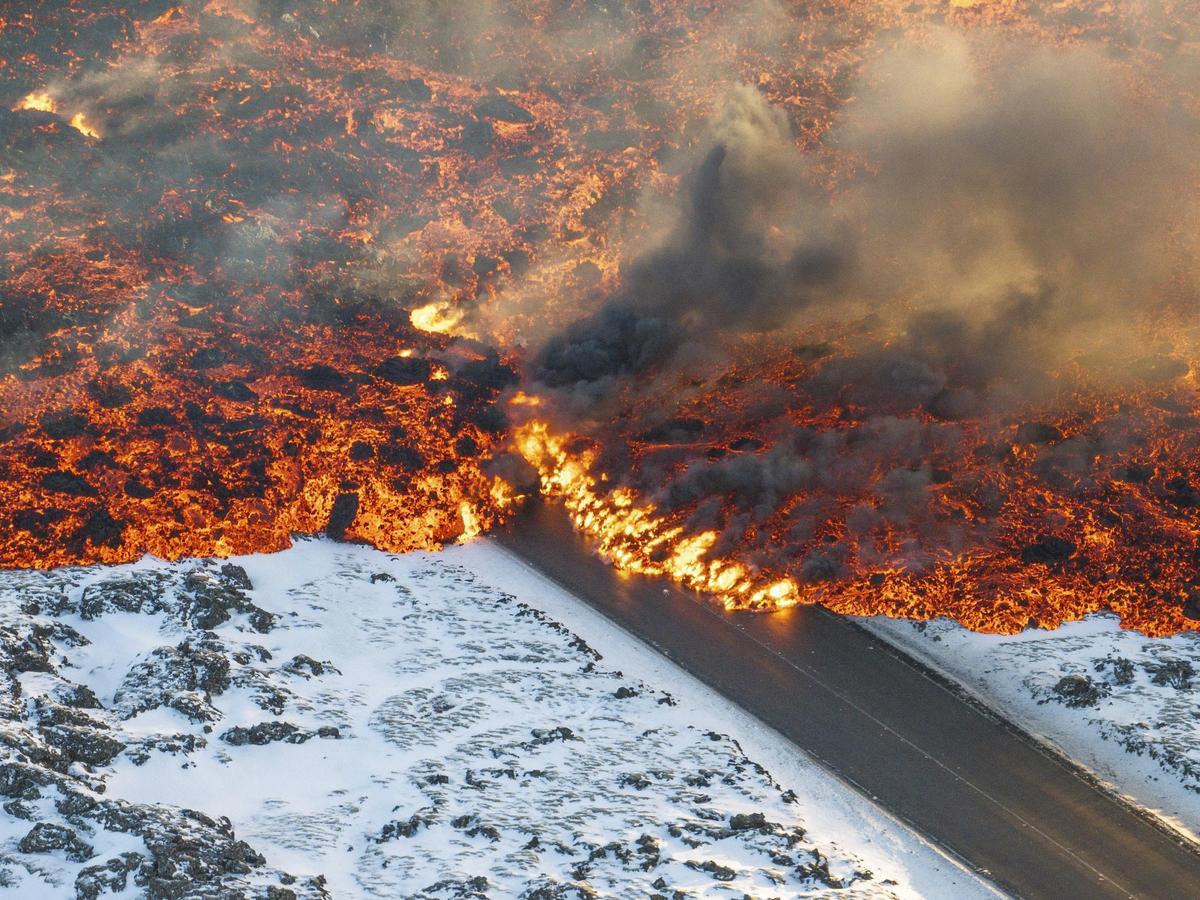 Una erupción volcánica irrumpe al oeste de Islandia