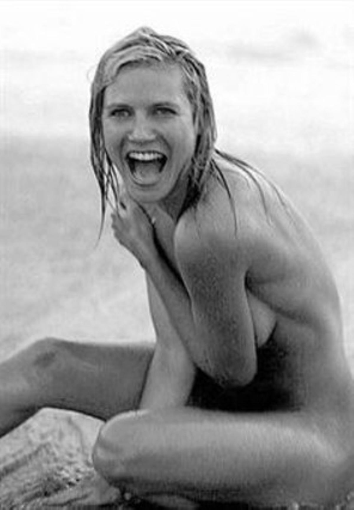 Heidi Klum se desnuda por delante y por detrás