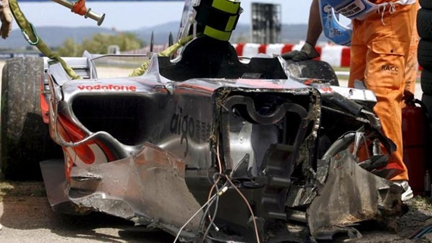 Estado del McLaren de Kovalainen tras su espectacular accidente.