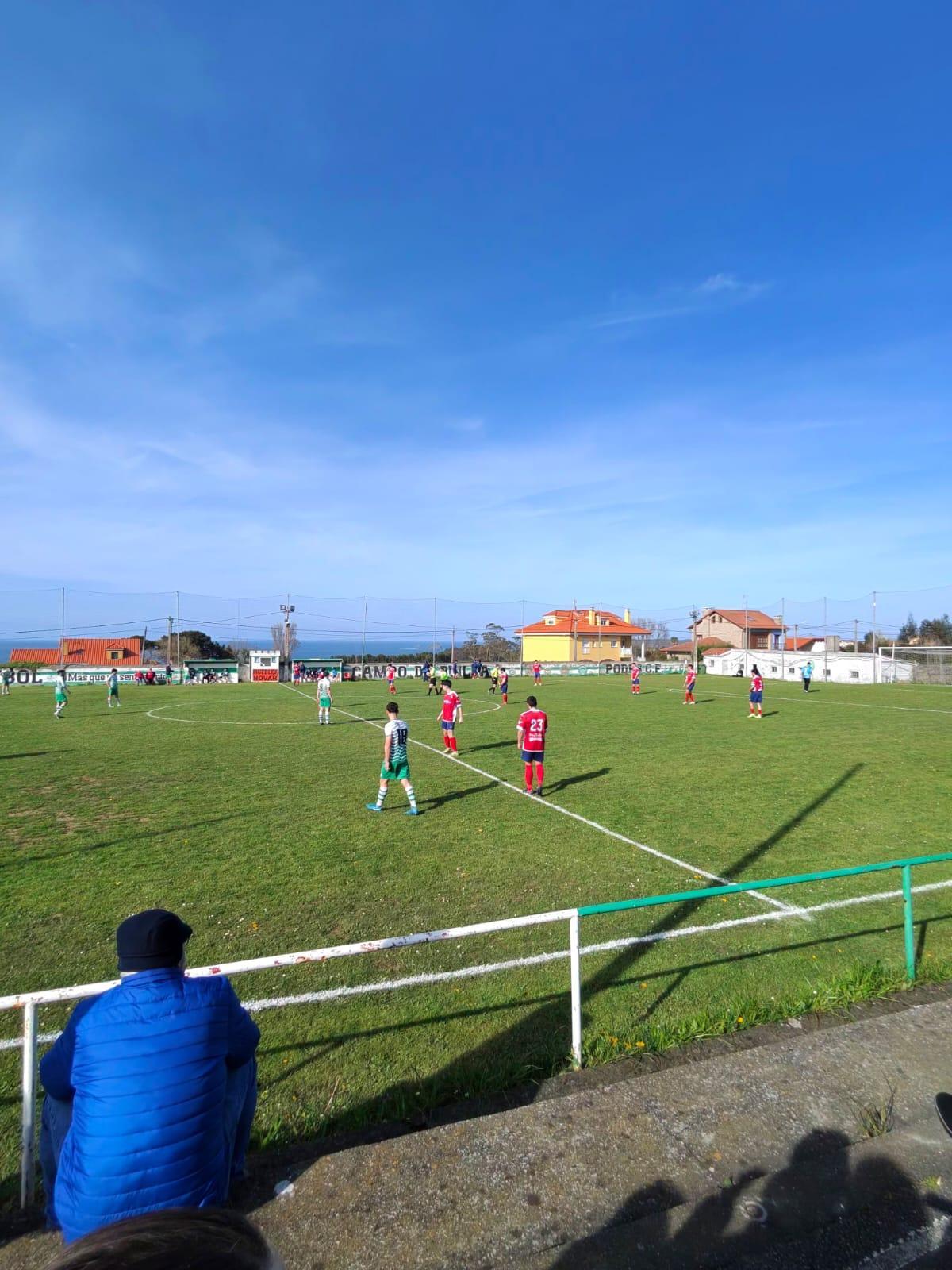 Un momento del partido entre el Narcea y el Podes.