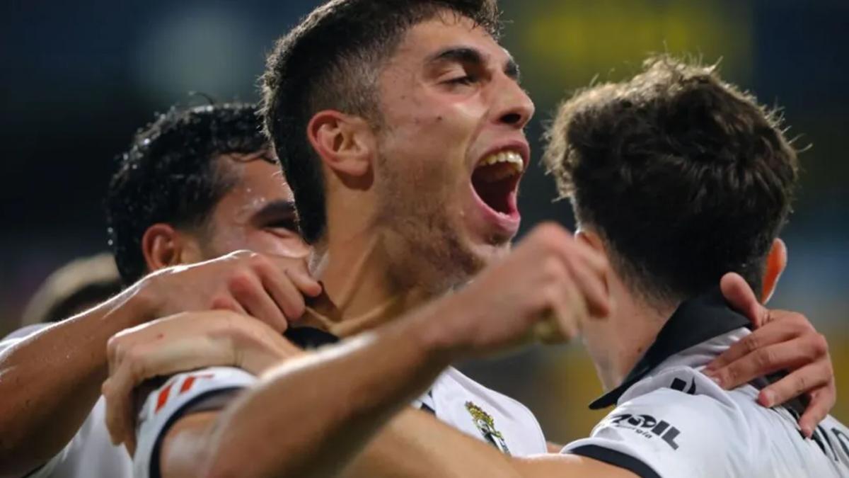 Lizancos, celebrando un gol con sus compañeros