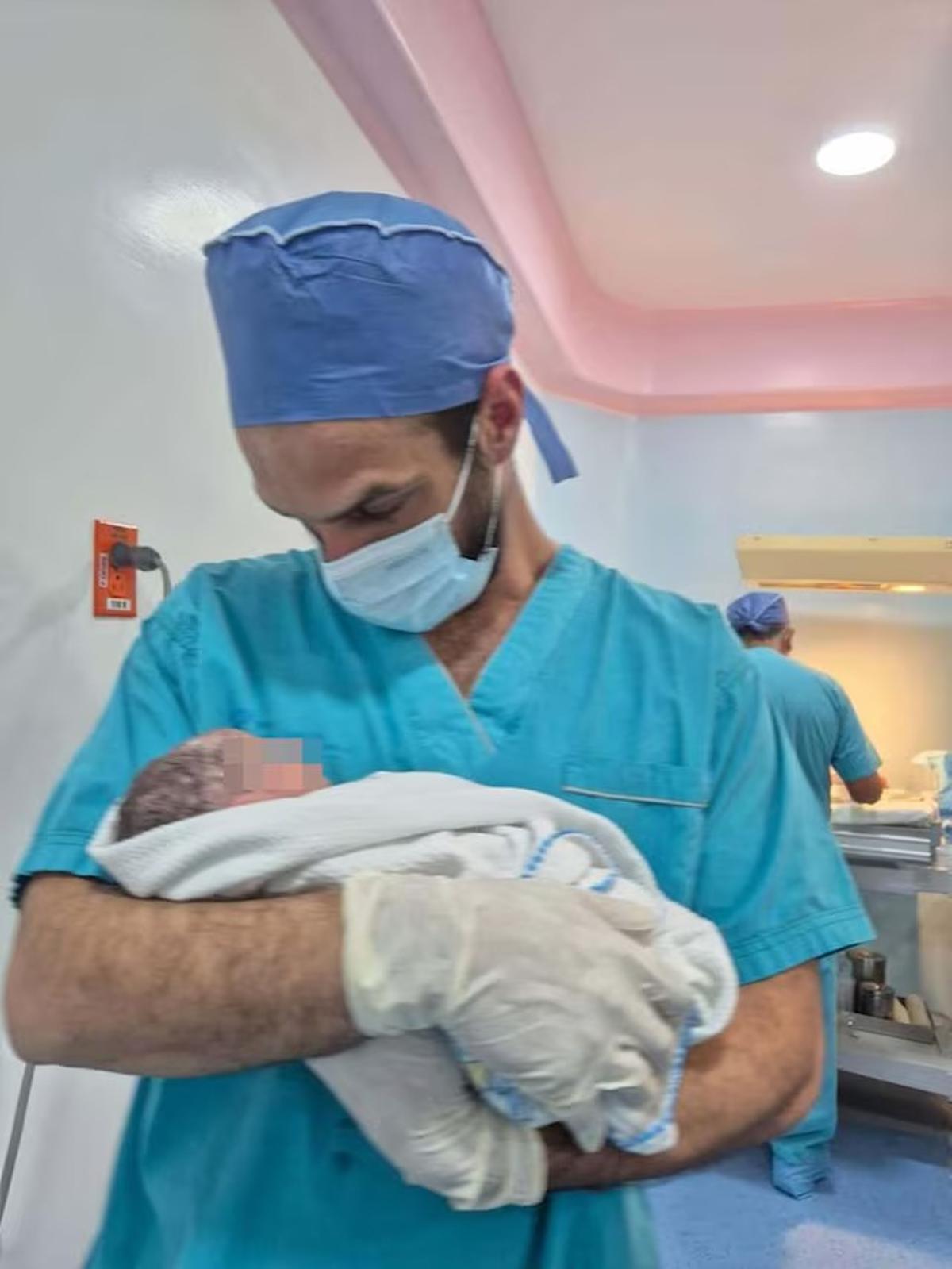 Jesús Castro con sus hijos