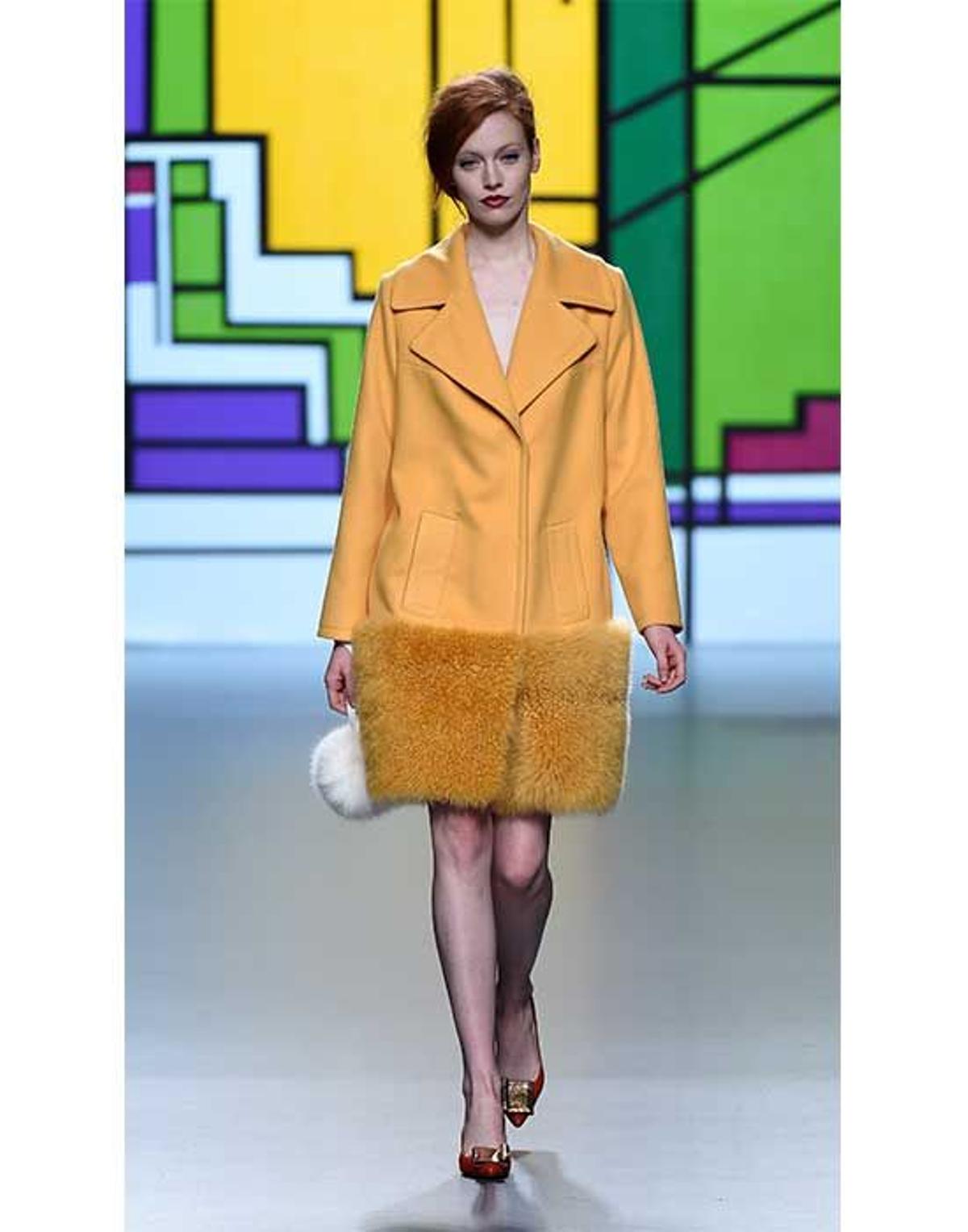 Miguel Marinero otoño/invierno 2015/16, abrigo oversize en amarillo