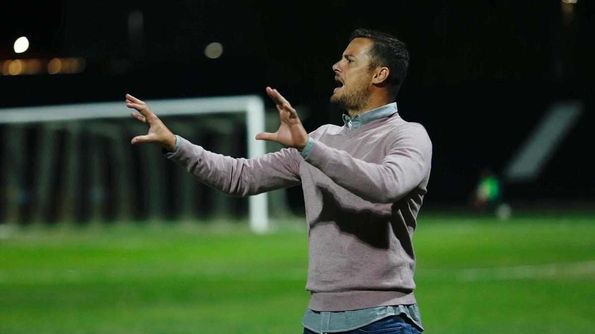 Oriol Riera, durante un partido del CD Tudelano.