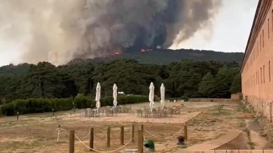 El fuego se acerca al Monasterio de San Juan de la Peña