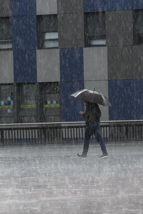 Mal tiempo en Oviedo a finales de junio