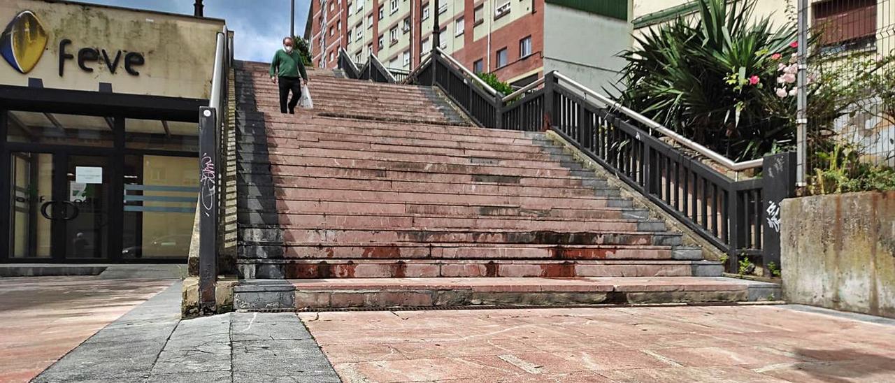 La zona de acceso a la Losa para la que los vecinos de Ciudad Naranco piden escaleras mecánicas. | F. V.