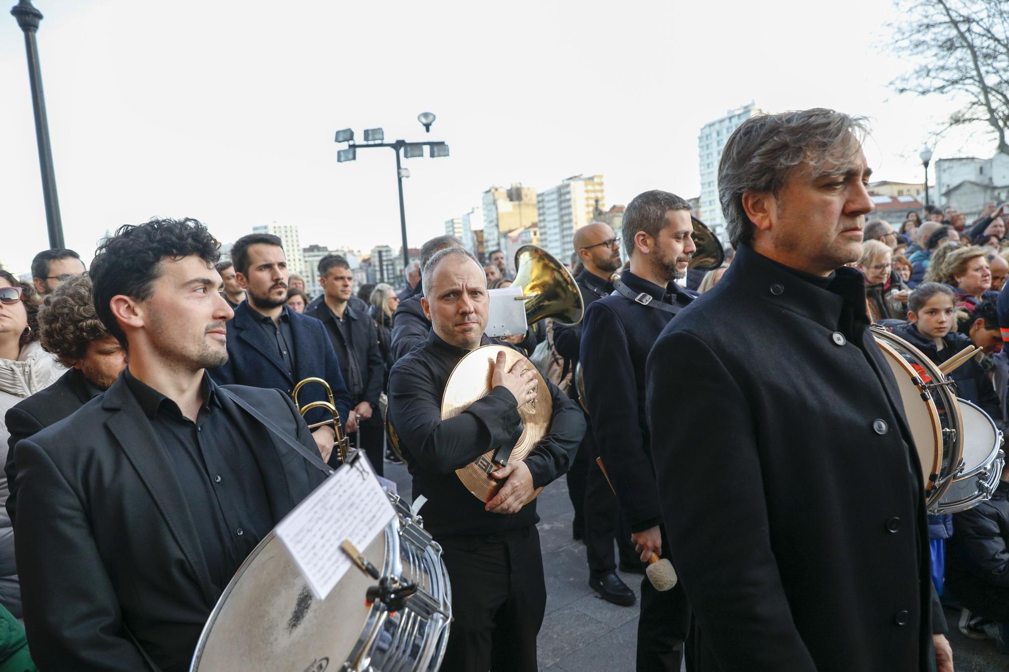 En imágenes: Así fue la multitudinaria procesión del Jueves Santo en Gijón