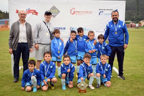 Un momento del torneo de fútbol base celebrado en Valga, que reunió a 1.200 espectadores.