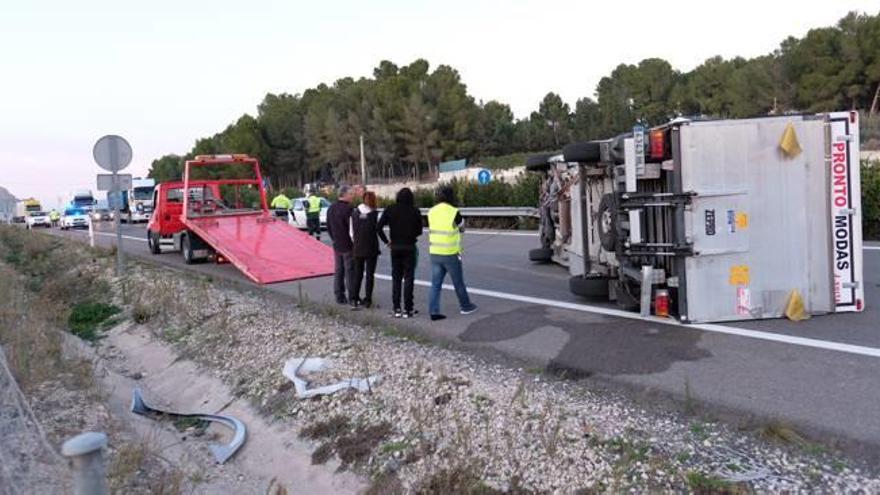 El camión y los ocupantes minutos después del accidente.