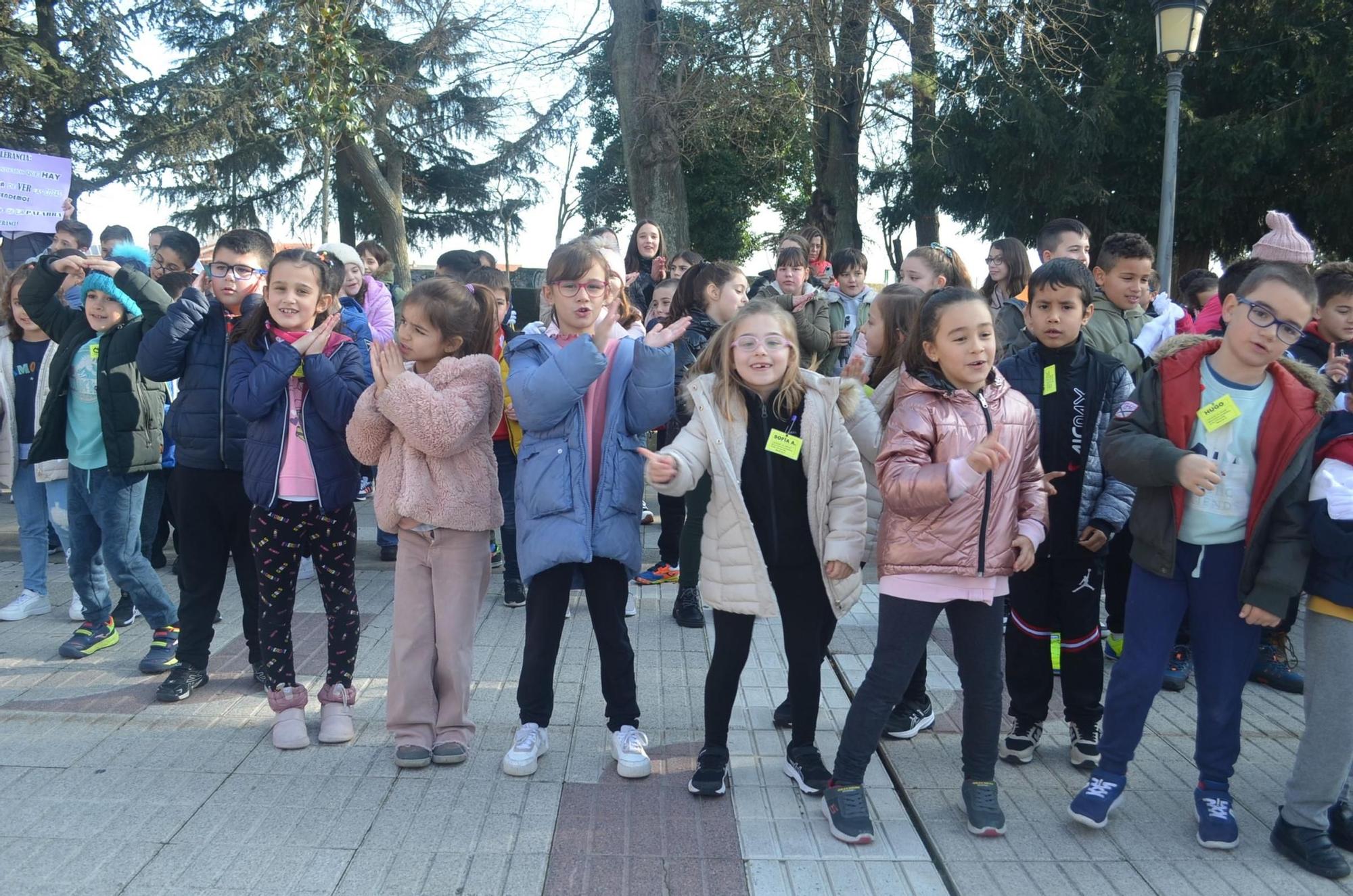 GALERÍA | Los colegios e institutos de Benavente celebran el Día de la Paz