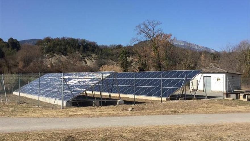 Puértolas abarata la luz con su planta fotovoltaica