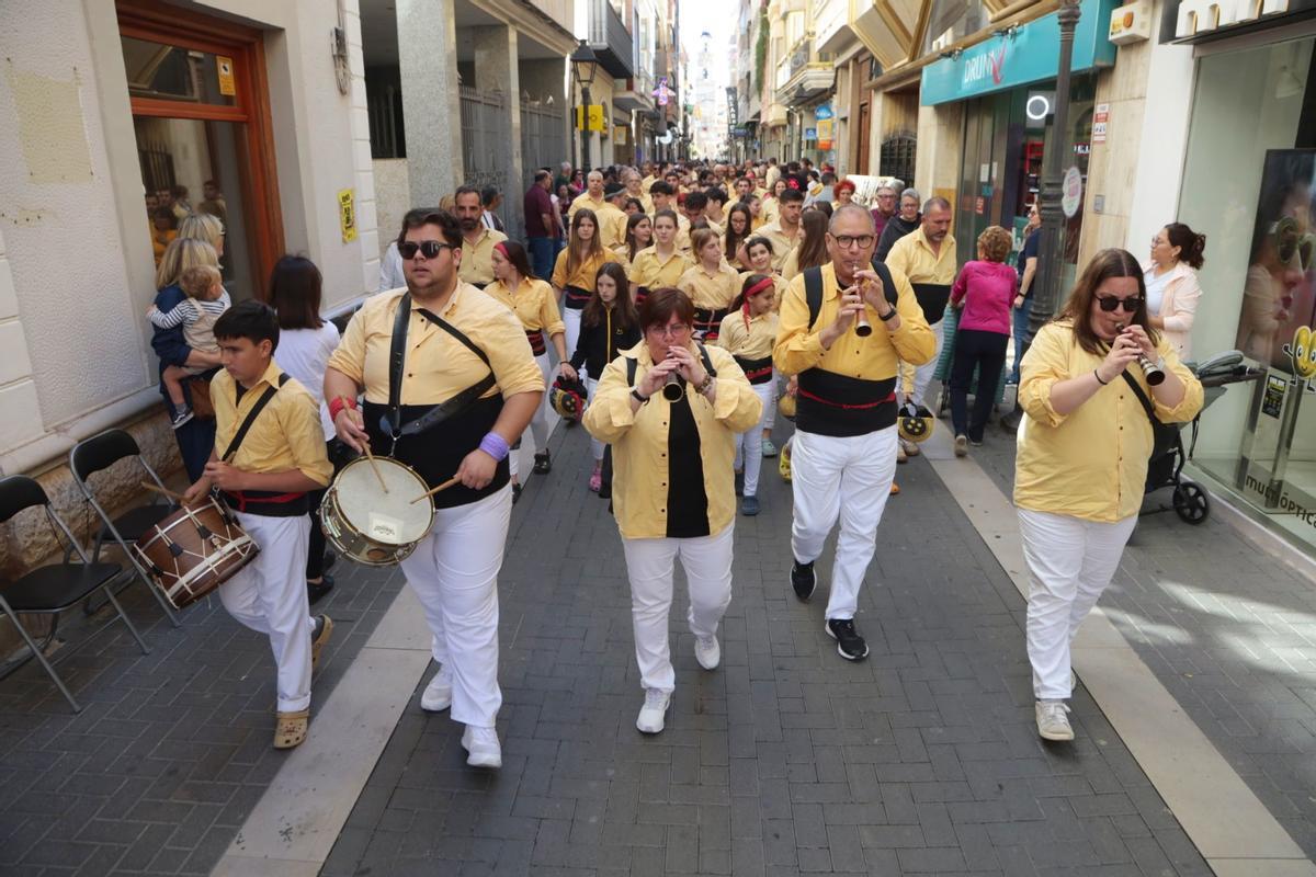 Els 'castells' dels Bordegassos de Vilanova i la Geltrú toman las calles de Vila-real
