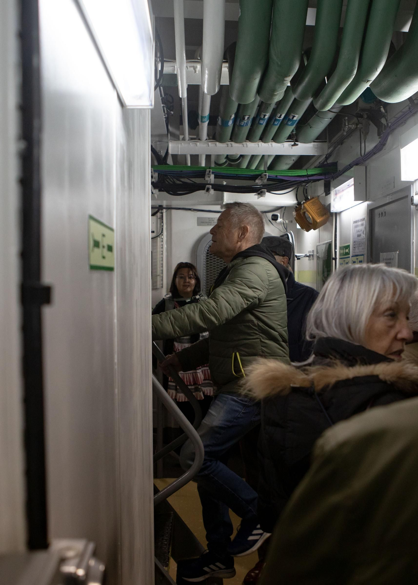 La primera jornada de puertas abiertas en la fragata 'Almirante Juan de Birbón', en imágenes