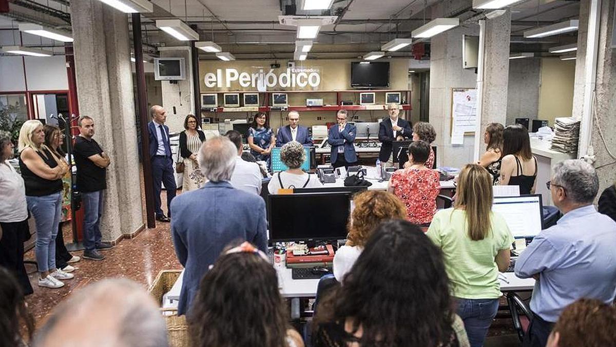 Los trabajadores de El Periódico Extremadura durante la intervención de Javier Moll.