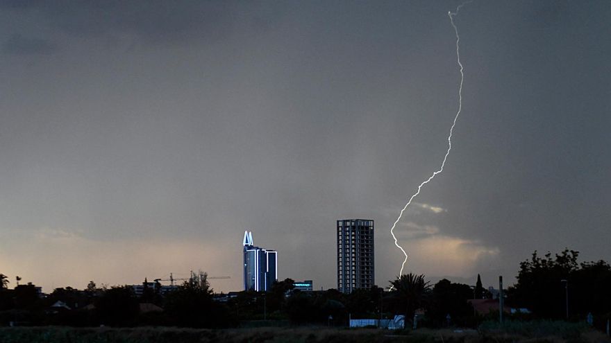 La Región, en alerta por lluvias, tormentas y fenómenos costeros este jueves