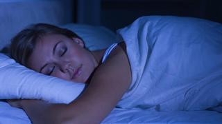 La importancia del descanso para perder peso mientras duermes, así lo dicen los expertos