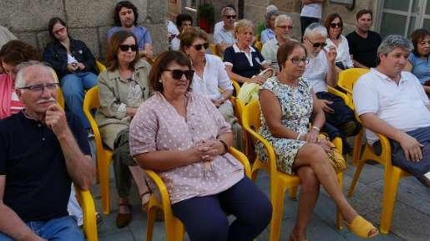 Asistentes a los actos del Día da Galiza Mártir. // Muñiz