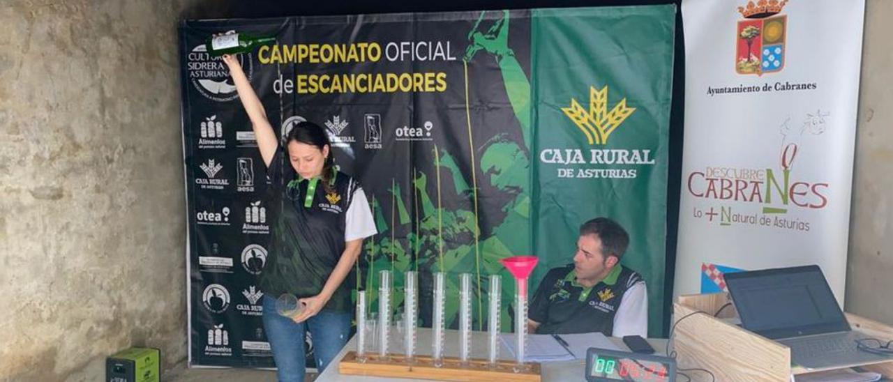 El concurso de escanciadores celebrado ayer en Santolaya.