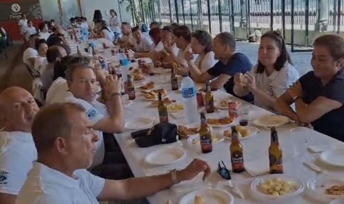 Deportistas y familias disfrutaron de una fiesta en la que no faltó de nada.  | // FDV