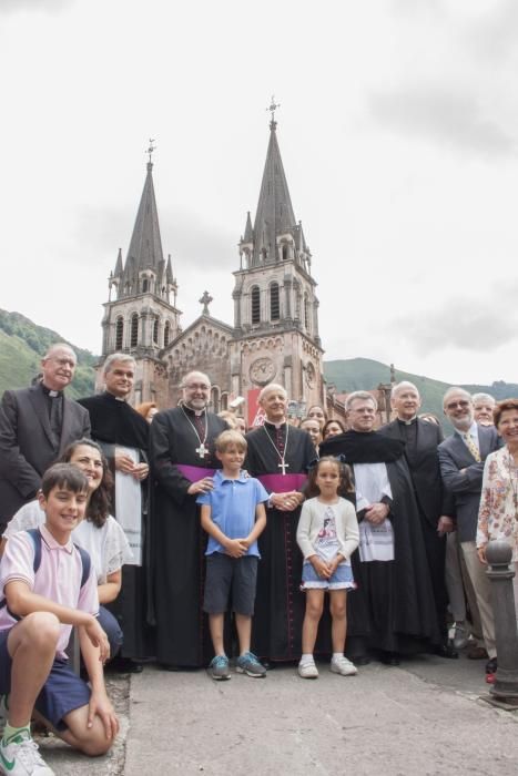 El Arzobispo de Oviedo, en Covadonga