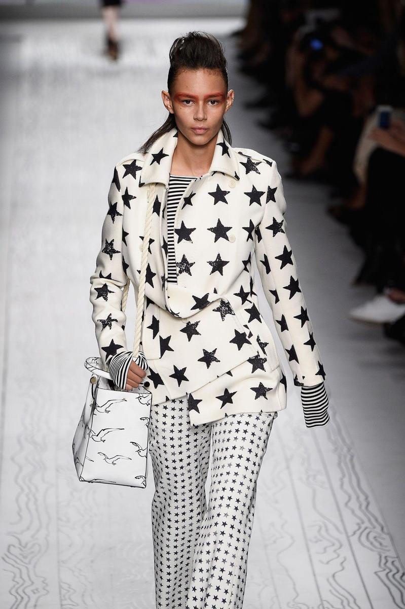 MFW: Max Mara Primavera/Verano 2016, chaqueta de estrellas