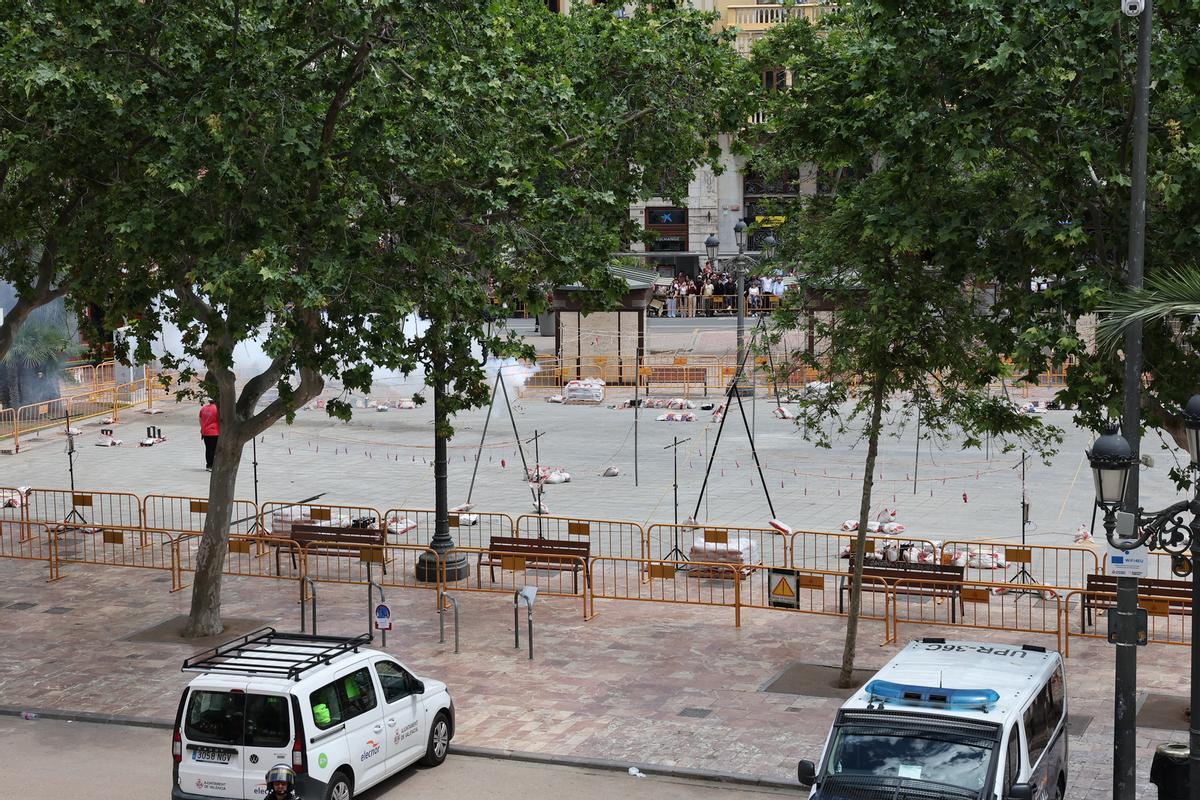 La mascletà del día de la Virgen de los Desamparados, en imágenes