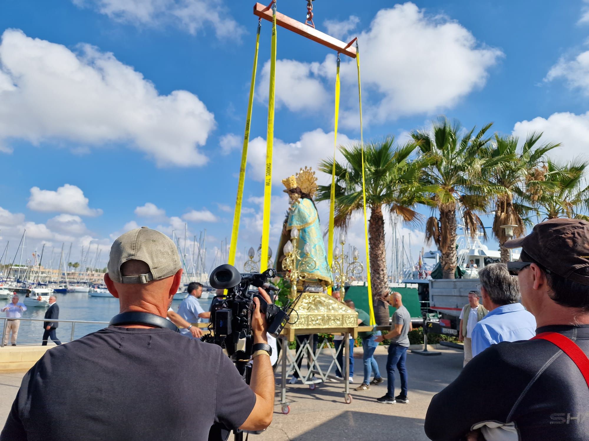 La Virgen en la ofrenda a los buzos en le Club Naútico de València