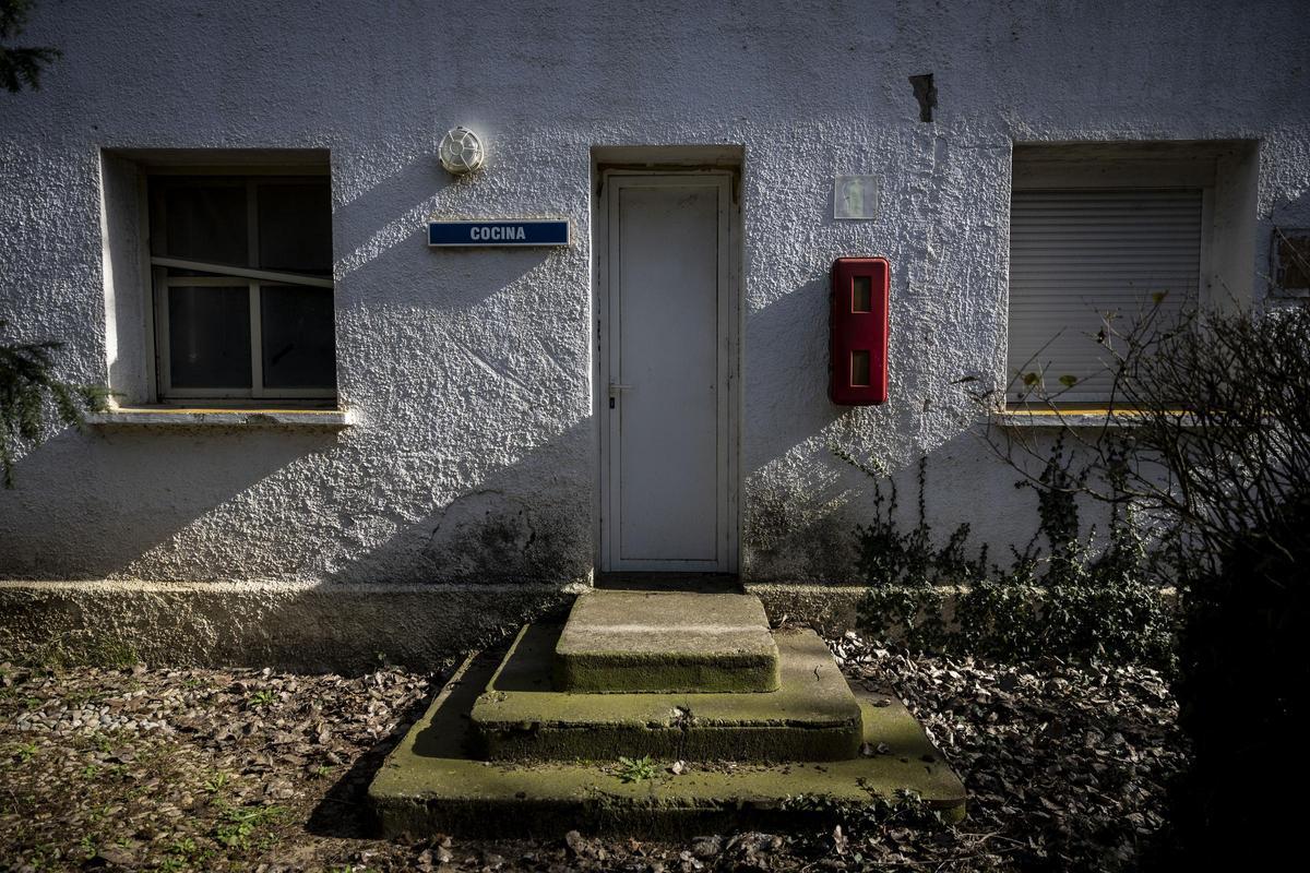 En imágenes | Así está la abandonada escuela de aviación del Aeropuerto de Huesca