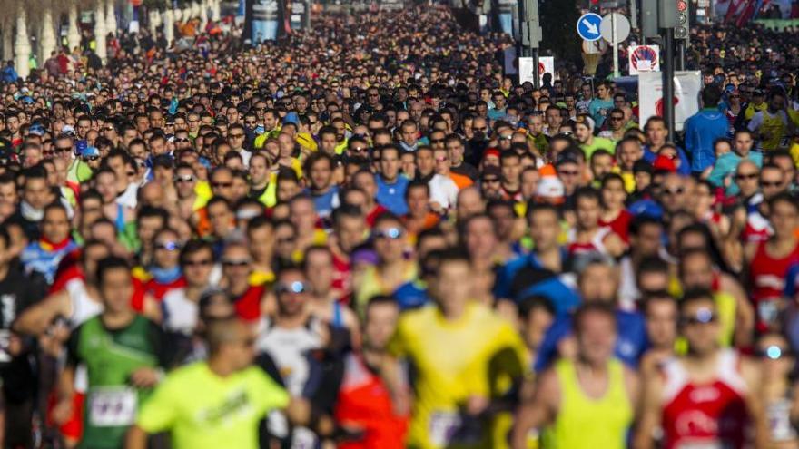 Marea de corredores en Valencia, esta mañana