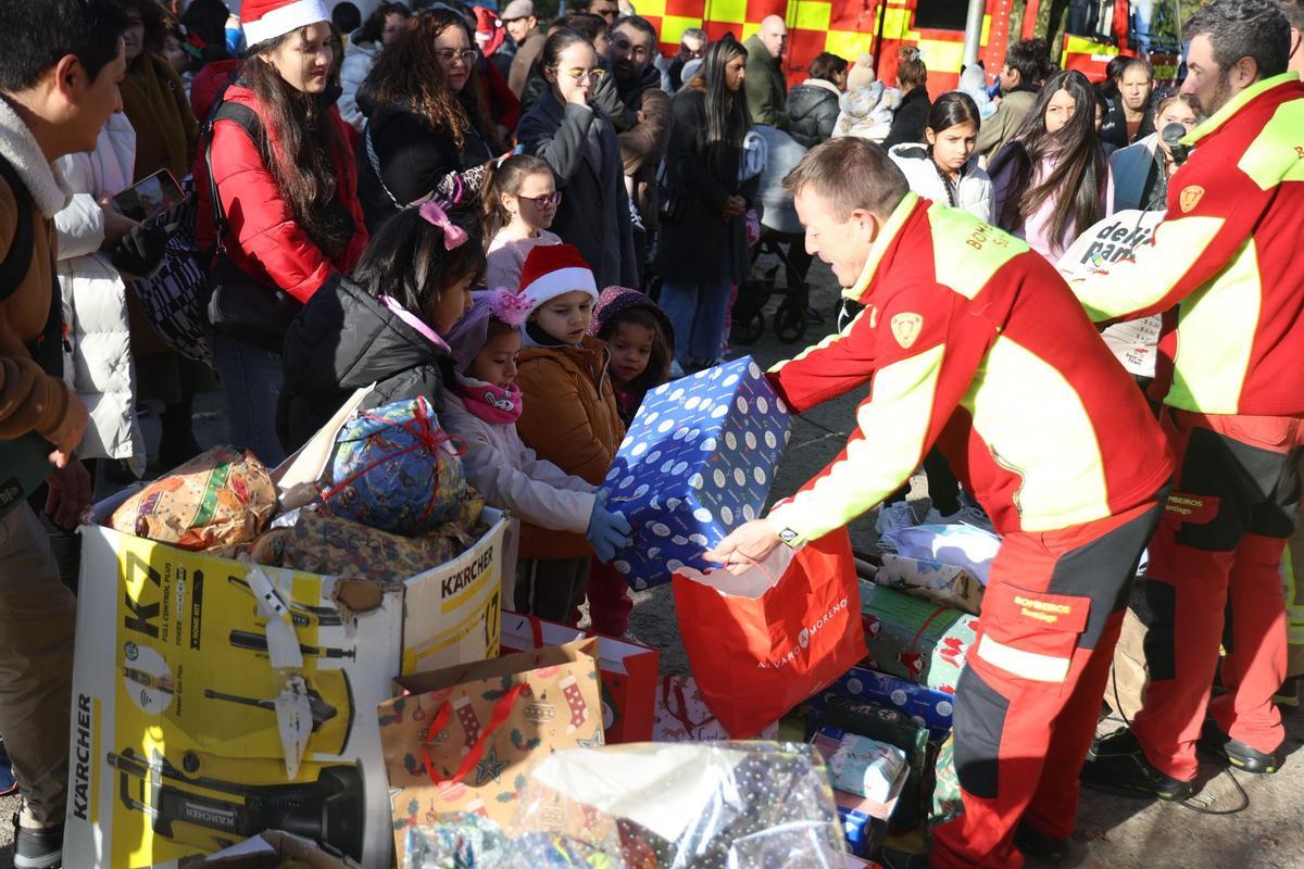 Chocolatada y regalos en la Navidad más solidaria de Santiago