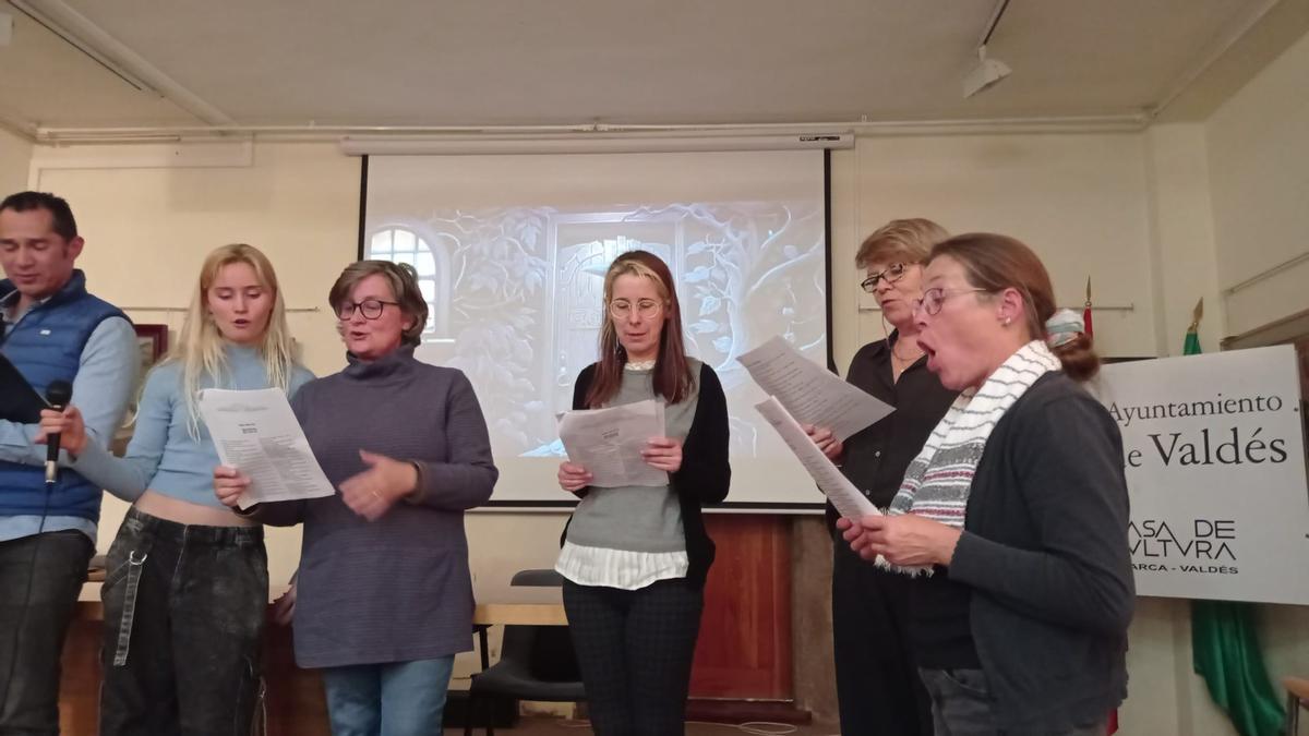 un acto de una pasada semana de la poesía en Luarca.