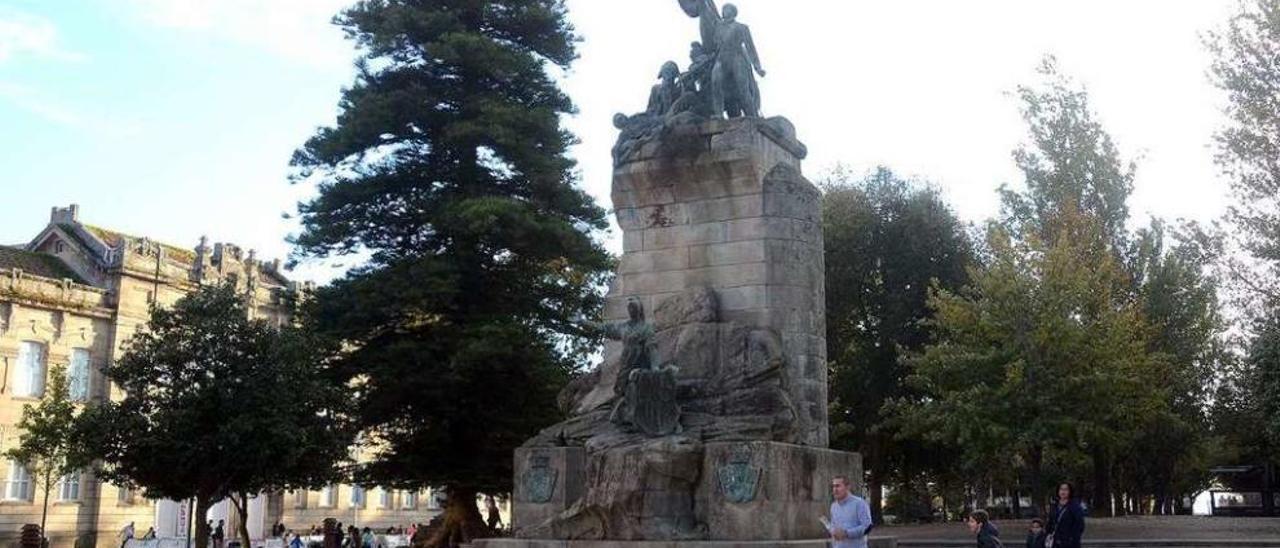 Monumento a los Héroes de Pontesampaio, en la Alameda de Pontevedra. // Rafa Vázquez