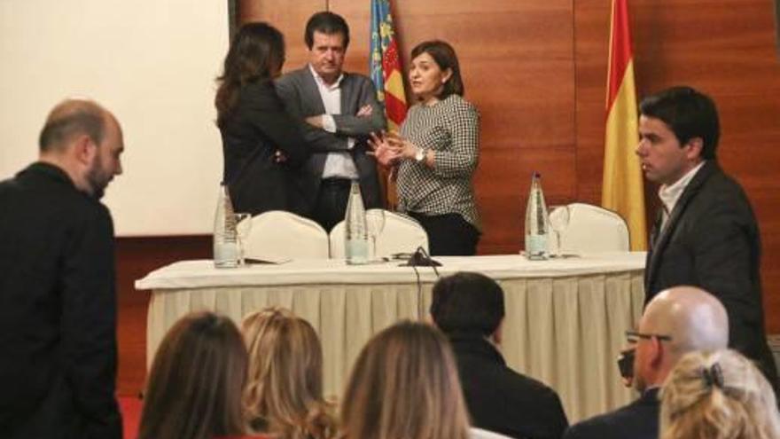 Bonig y Císcar durante un reciente acto en Orihuela contra el decreto del plurilingüismo.