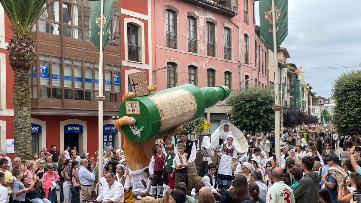 Fiestas de la Guía en Llanes: así fue el desfile del día del bollu