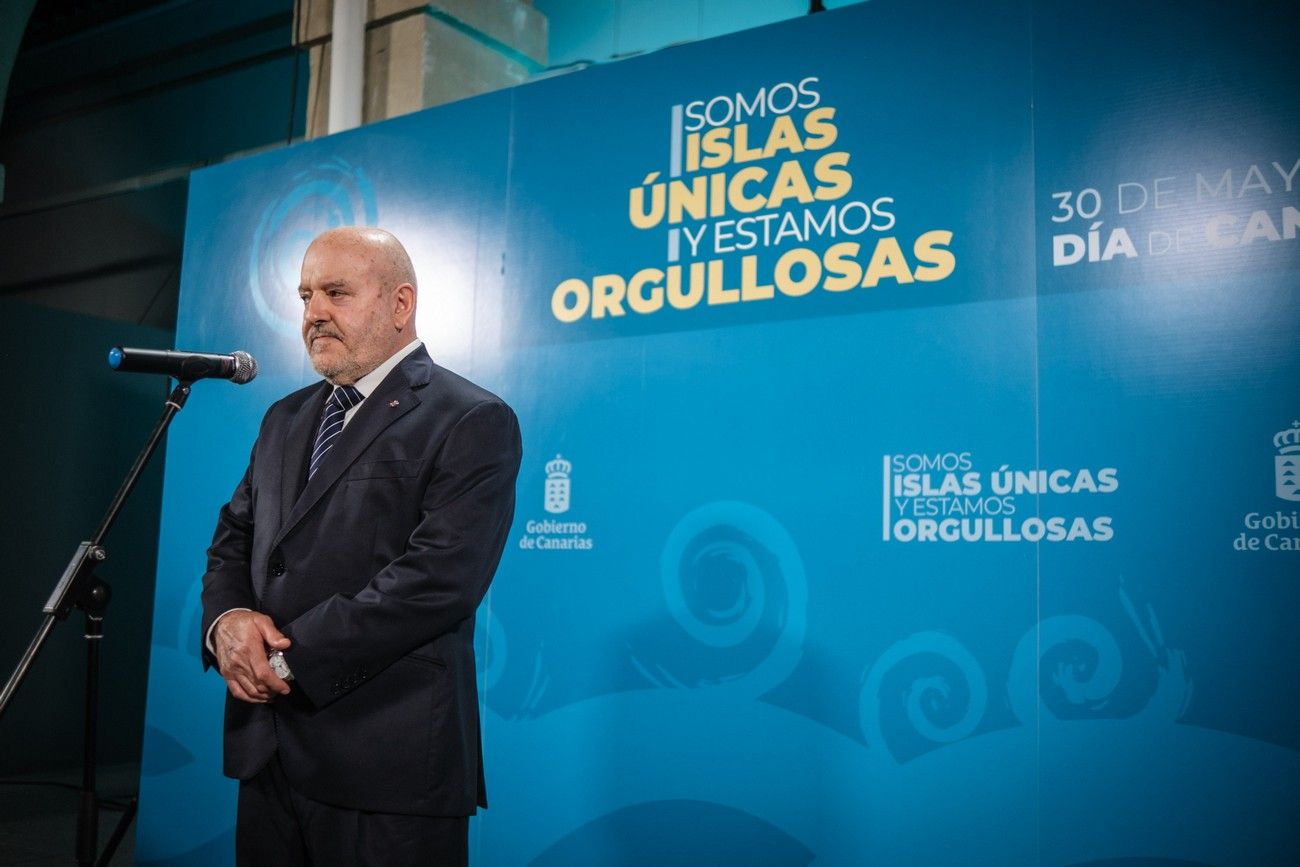 Acto institucional del Día de Canarias en el Teatro Guimerá