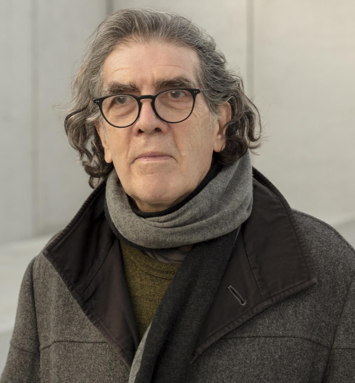El escritor madrileño Eduardo Lago regresa a las librerías españolas con 'La estela de Selkirk' (Galaxia Gutenberg).