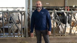 “Con el pienso disparado, ahora mismo es inasumible alimentar a las vacas”