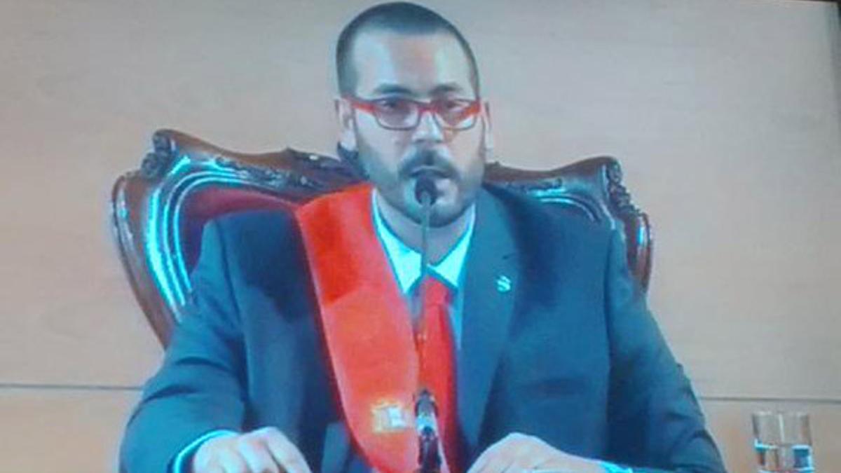 El nuevo alcalde de Mataró, el socialista David Bote, en el momento de pronunciar su discurso de investidura.