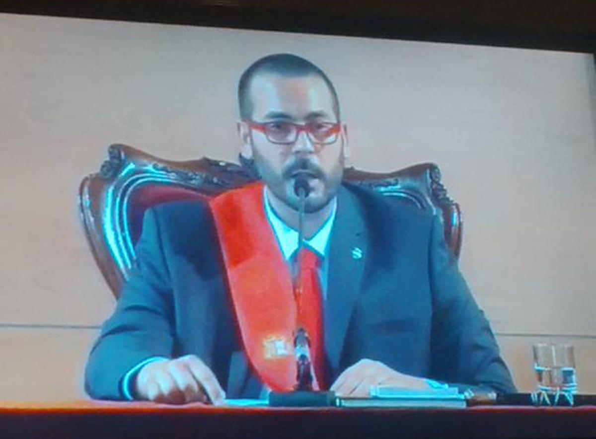 El nou alcalde de Mataró, el socialista David Bote, en el moment de pronunciar el seu discurs d’investidura.